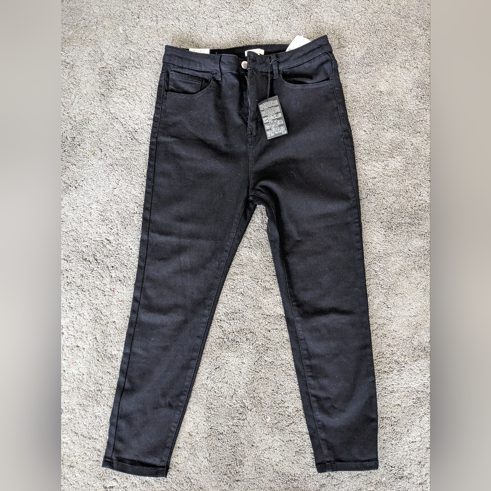 NWT Forever 21 Larchmont Skinny Crop Jean- black
